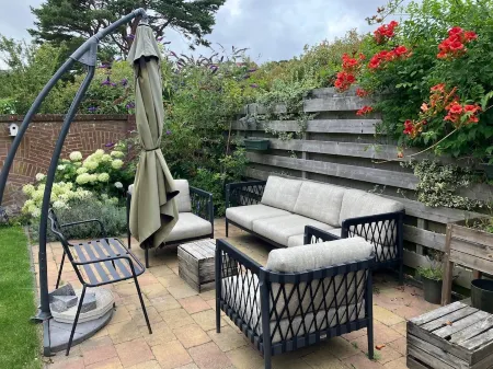 Large house near Amsterdam, Haarlem, 4 bedrooms, 2 bathrooms, garden, BBQ bike Отели в г. Driehuis