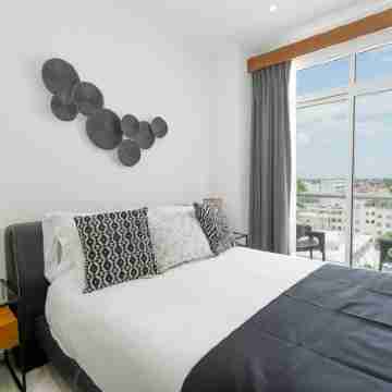 2 Level Luxury Penthouse w/Private JAcuzzi - Great location next to Hotel Zone Rooms