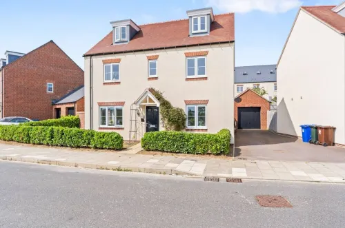 Luxury 5 bed House with Hot-tub near Bicester Village