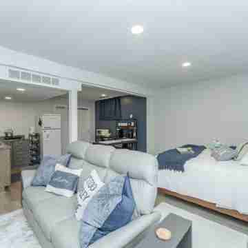 Warm Nest Inn - Newly remodeled spacious studio - across street from St Mary's Rooms