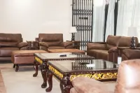 Perfect Vacation Home with hot tub, 24/7 security, WiFi, Swimming Pool, etc..