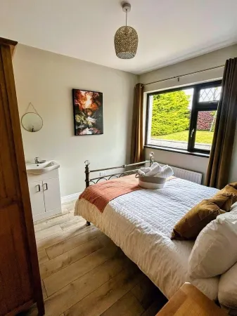 Whitepark Lodge - 5-Bed Countryside Home. Newly renovated family-friendly home