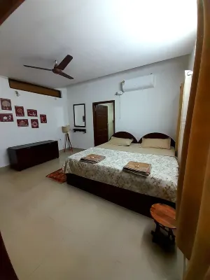 Spacious, Heritage 1-bedroom apartment in Alwarpet, Chennai