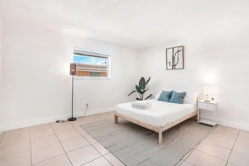 2-Bedroom Spacious Home Centrally Located with Free Parking, By Hard Rock Casino