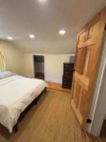 Charming 3-bedroom house with AC, WiFi and a large yard in the heart of Bangor!