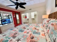 Tropical 2BR Oasis w/ Pool/Kayaks/Bikes/Grill