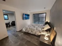 Les Abeilles du Mont D'or, Classée 5 Étoiles, Piscine Chauffée, Spa et Sauna