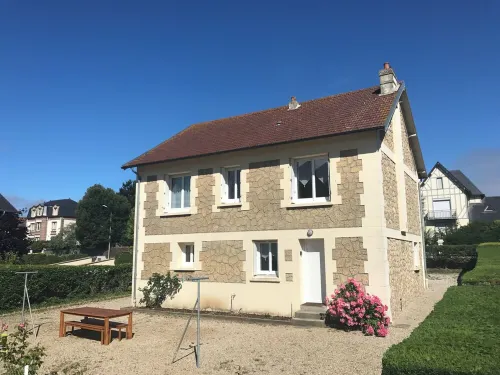 Vacation villa 50 meters from the sea.