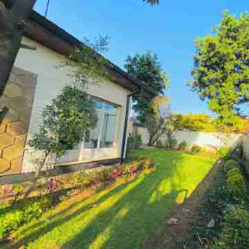 Elegant Villa w/Private Garden, minutes from bole int’l Airport-Premium Comfort! Hotel Exterior