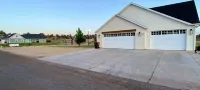 Spacious 6-bedroom house in charming Kanab with WiFi, AC and outdoor amenities