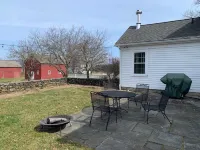 Cozy, spacious, New England Farmhouse close to Hotchkiss School & Lime Rock Hotels in Salisbury