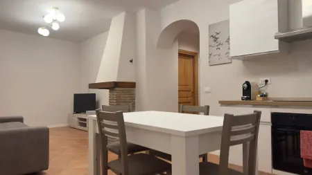 LAKEFRONT IN THE HISTORIC CENTER