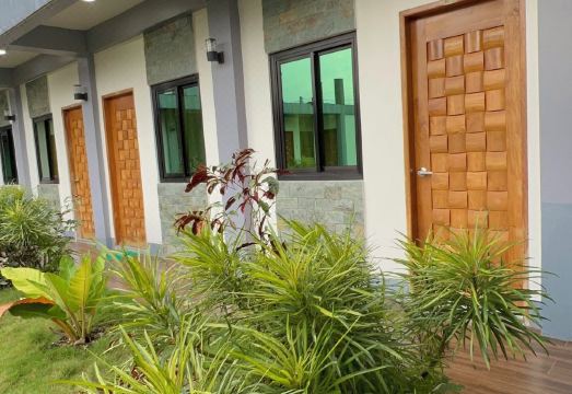 랄리스 인의 깔끔한 객실 내부