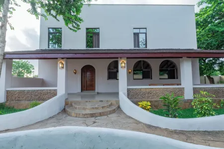 Cosy Villa along Diani Beach Road, that combines elegance and tranquility.