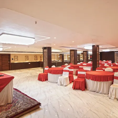 Hotel Ekta International !! 300 MTS from Baba Baidyanath Dham Temple !!