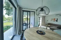 Neues Gebäude. Es Liegt 3,5 km vom Zentrum von Poreč Entfernt