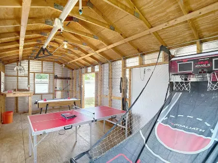 Manatee pool home Отели в г. Эрнандо