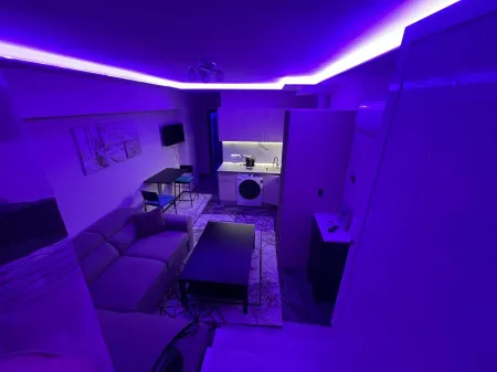 Chic 1-bedroom apartment with WiFi, AC in vibrant Kallithea Отели рядом с достопримечательностью «Atlas Kallitheas Ethousa Pallis»