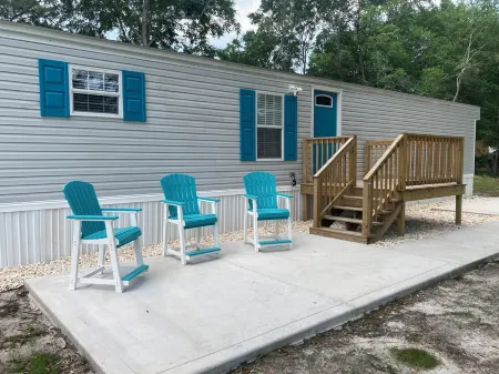 8 minutes to Marshwalk, 3-bedroom house with Huge Yard & WiFi in Murrells Inlet