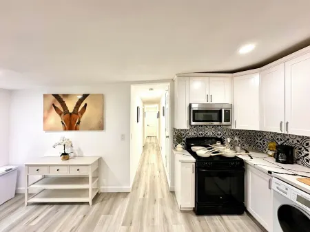 Charming 3-bedroom Guesthouse with WiFi in Sunnyvale