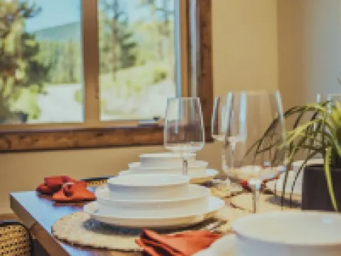 3-bedroom chalet in enchanting Bailey, Walk to town, Game Room, BBQ Hotels in Bailey