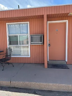 Two Queen bed remodeled studio with fast WiFi in Fillmore Hotels in Fillmore