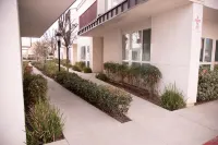 Business Traveler’s Haven – 2 Bedrooms, 2 Bathrooms with 1 Office.