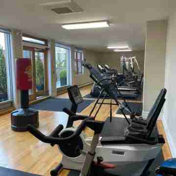 Modern lg 2/2 Condo central Wburg : balcony, prkg, roof, gym. Sleeps 6 Fitness & Recreational Facilities