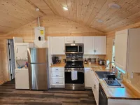 Cozy cabin in a quiet neighborhood near downtown Hamilton