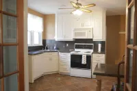 Peaceful & Cozy 3 Bedroom House In Newcastle, ON Hotels in Clarington