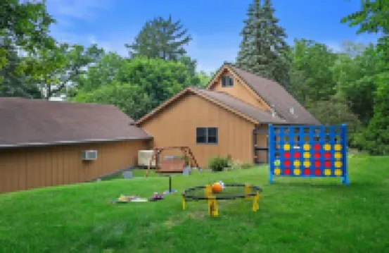 Log Cabin Perfect for Winter Activies Close to Wilmot Ski Hotels in Twin Lakes