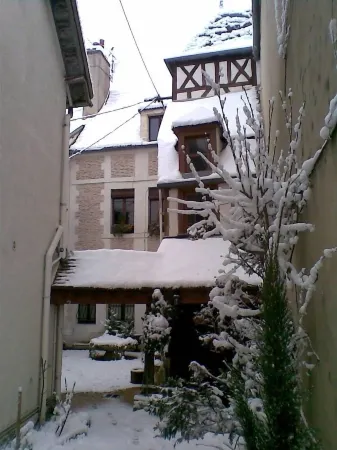 House located at the heart of Auxerre, very quiet, very good accommodations Отели в г. Yonne
