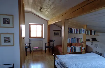 Spacious, very quiet apartment with balcony to the South in well-kept villa Hotels near Fritz-Winter-Atelier