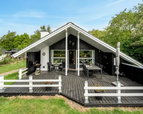 "Wenche" - 600m to the Fjord Hotels in Hemmet