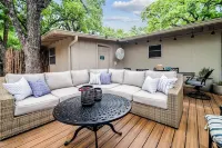 Backyard Oasis w/Pool, Hot-Tub, Grill & Fire Pit!