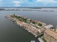Cape Terrace Waterfront Oasis Hotels in Horseshoe Bay