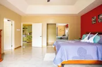 Spacious 2-bedroom apartment in Mandeville with hot tub ,WiFi and private garage Hotels in Mandeville