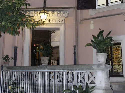 Les Chambres d' or Öffentliche Flächen Photos