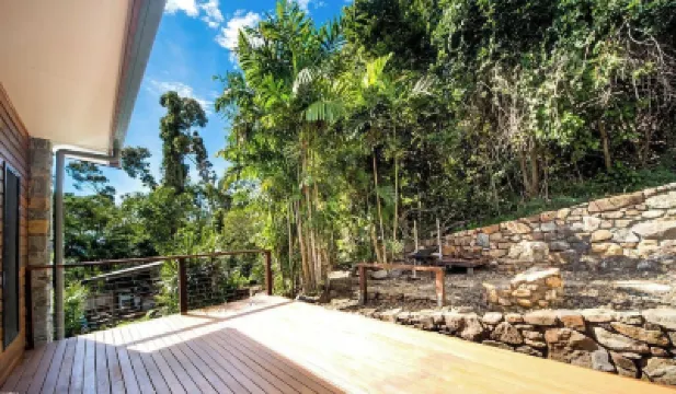 Private Stone House Airlie Beach Budget Autos周辺のホテル