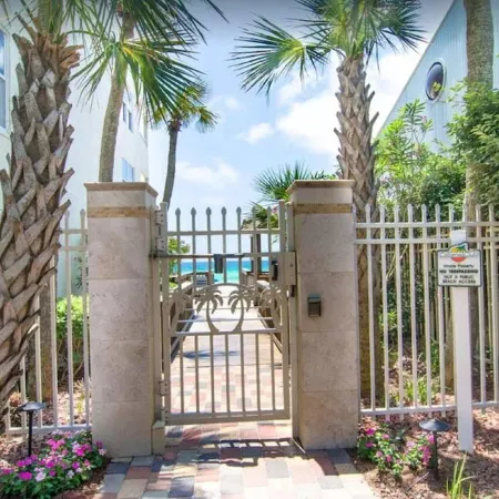 Dreamy Oceanfront Penthouse: Indulge in Luxury Spa, Panoramic Views & Beach Fun!
