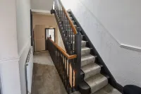 Host & Stay - Raven House