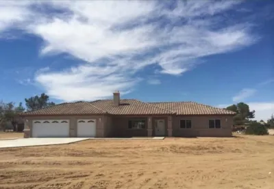 COZY FAMILY  HOME WITH A POOL AND SPA 셰브런 ExtraMileVictorville 주변 호텔