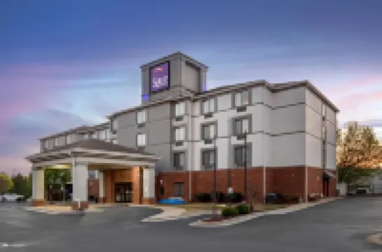 สลีป อินน์แอนด์สวีทส์ แคมปัสออเบิร์น ถนนไอ-85 โรงแรมในออเบิร์น