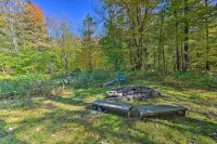 Remote Cabin w/ Fire Pit: 3 Miles to Stowe Mtn! - Lemmikkieläimet sallittu