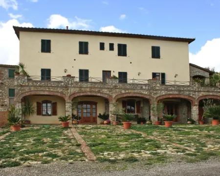 Country House in Chiusdino with Panoramic Views Hotels in Chiusdino