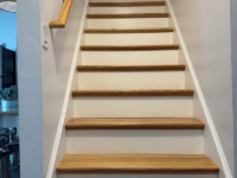 Remodeled Townhouse close to Boston Hotels in Watertown