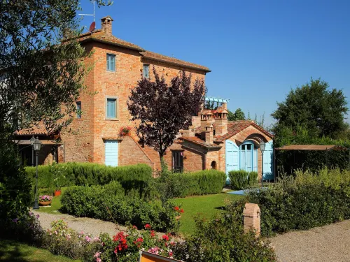 Villa in Cortona with Pool & Garden