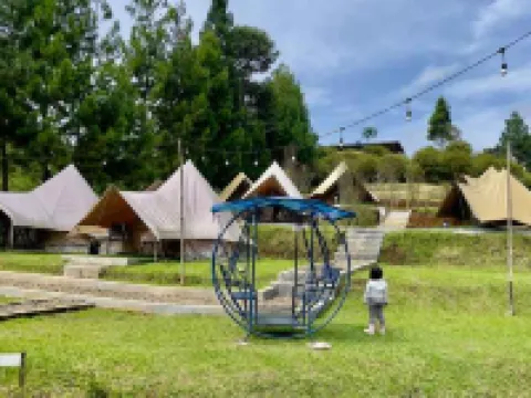Citrushill Family Glamping Dan Villa Syariah Kebun Lemon シアターのホテル