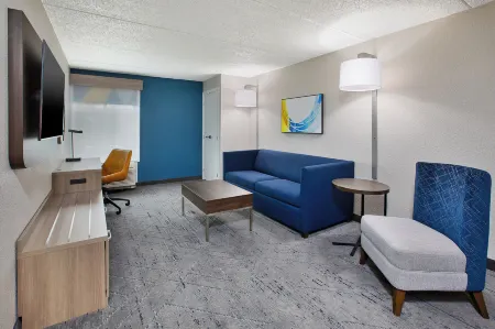 Holiday Inn Express & Suites Eden Prairie - Minneapolis Отели рядом с достопримечательностью «Парк Берч Айленд»