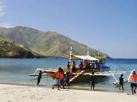 Sir Williams Lodge & Beach Resort Отели рядом с достопримечательностью «Zambales Destination»